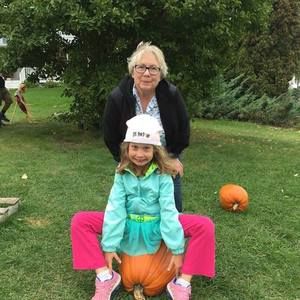 Meet your Posher, Elaine